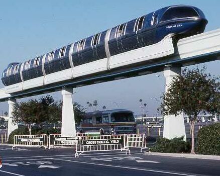 anh-mon-disney-monorail-trn-bmway-drippan.jpg