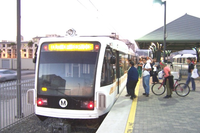 Gold Line pax boarding